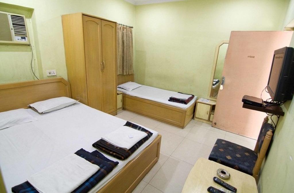 Hotel Venkateswara Calcutta Exteriör bild